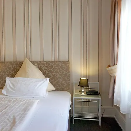 Am Schloss Biebrich Hotell